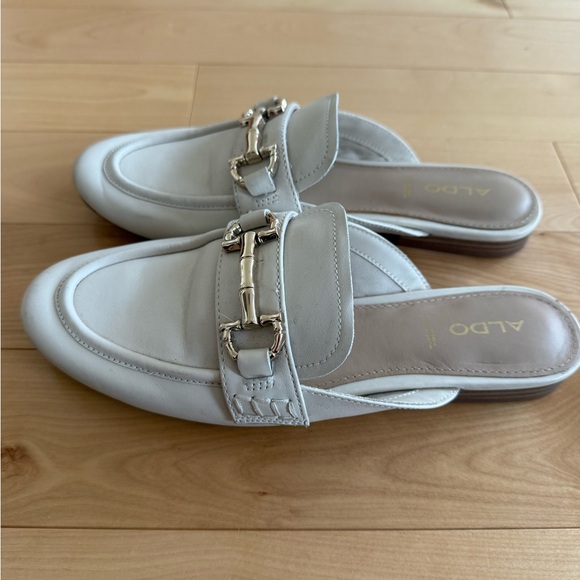 ALDO 6.5 CREAM WHITE AND GOLD LEATHER FLATS SLIP-ON LOAFERS - Picture 3 of 5